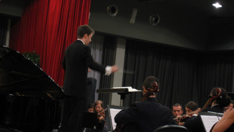 Mattia Peli conducts the Orchestra Cherubini