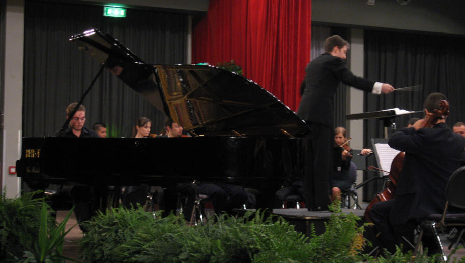 Mattia Peli conducts the Orchestra Cherubini
